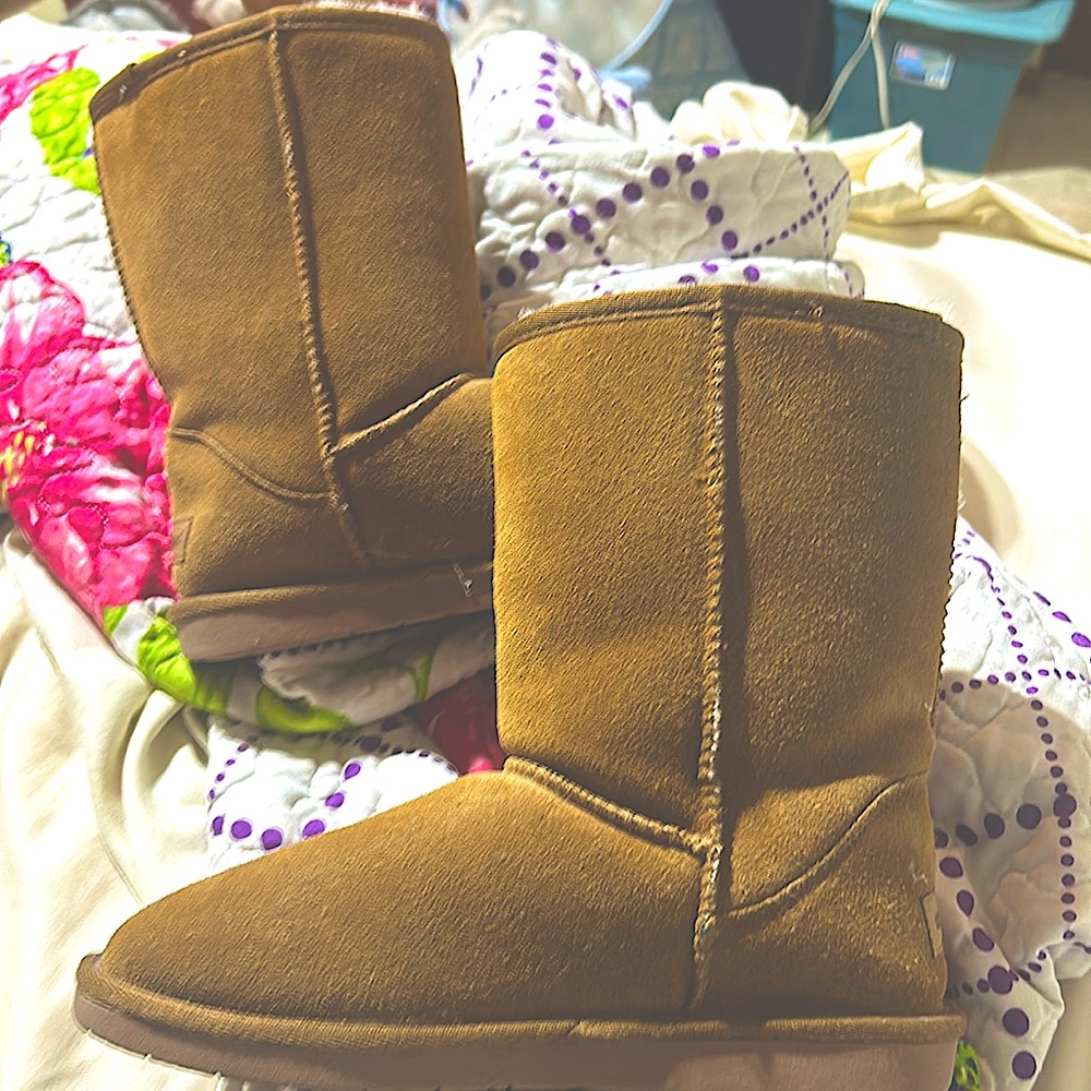Minnetonka brown fur boots size 8
